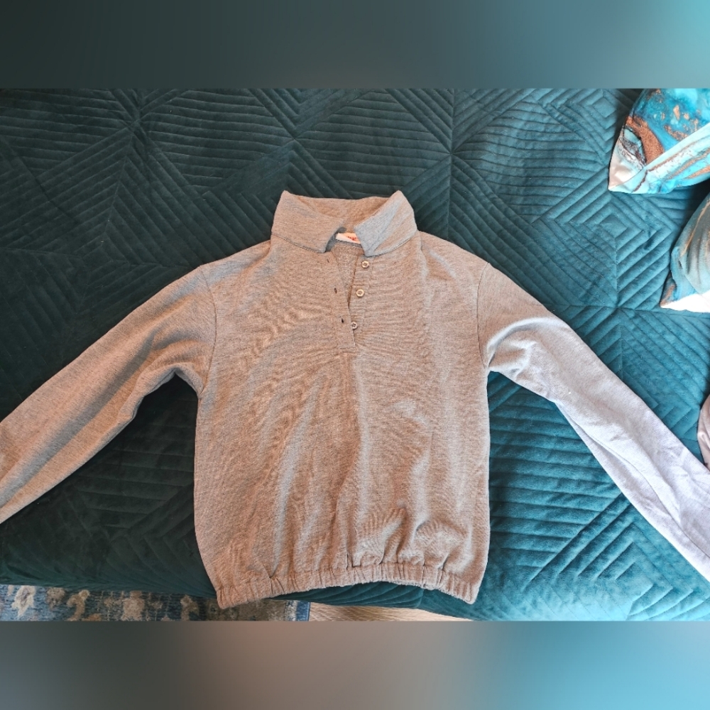 Size 4 cropped light Grey Showpo sweater